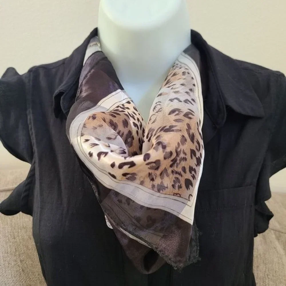Beautiful leopard Print Scarve